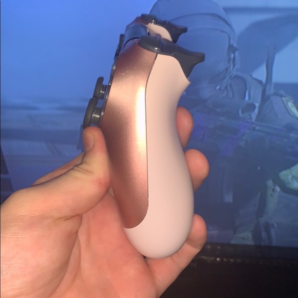 Ps4 controller - Picture 2 of 4